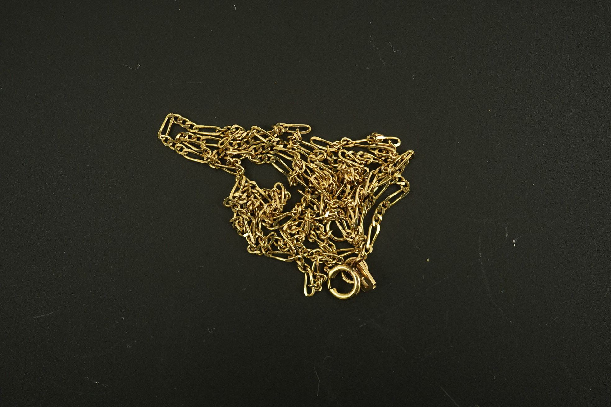 A gold and diamond pendant/brooch